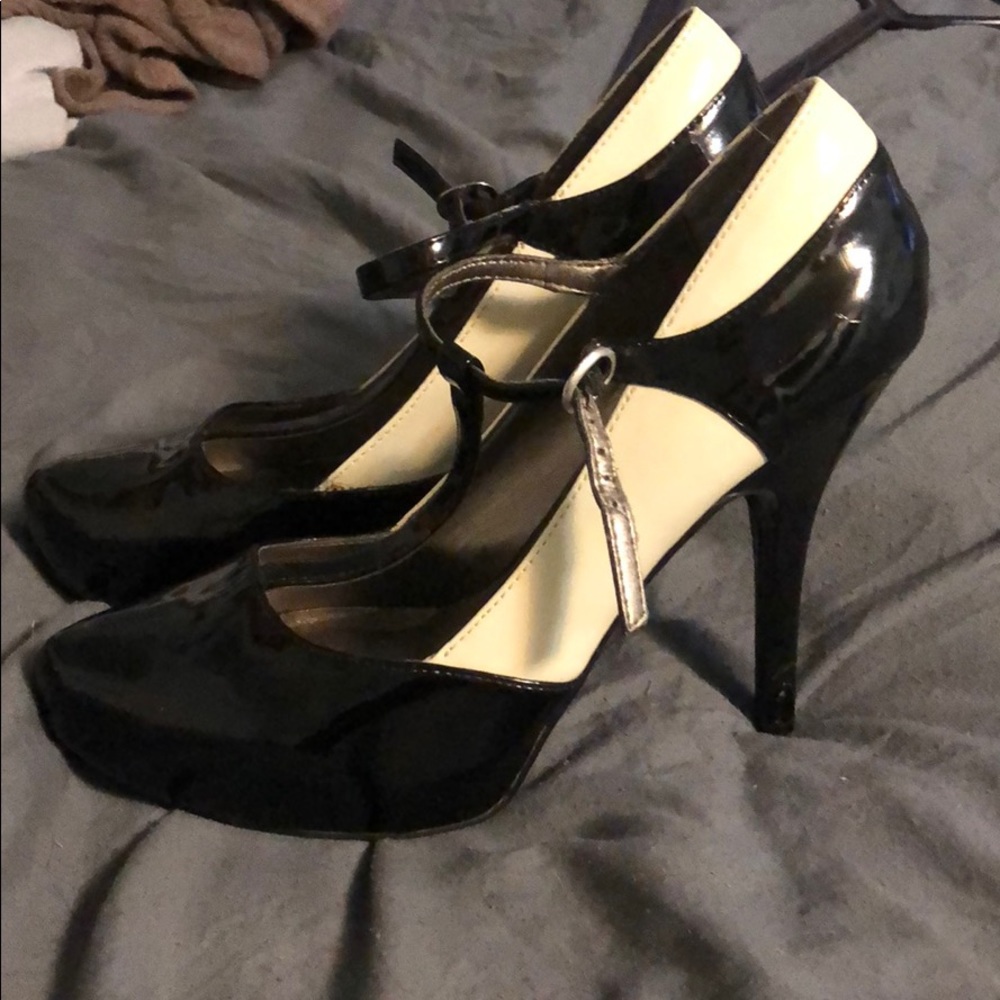 Heels - Picture 2 of 2